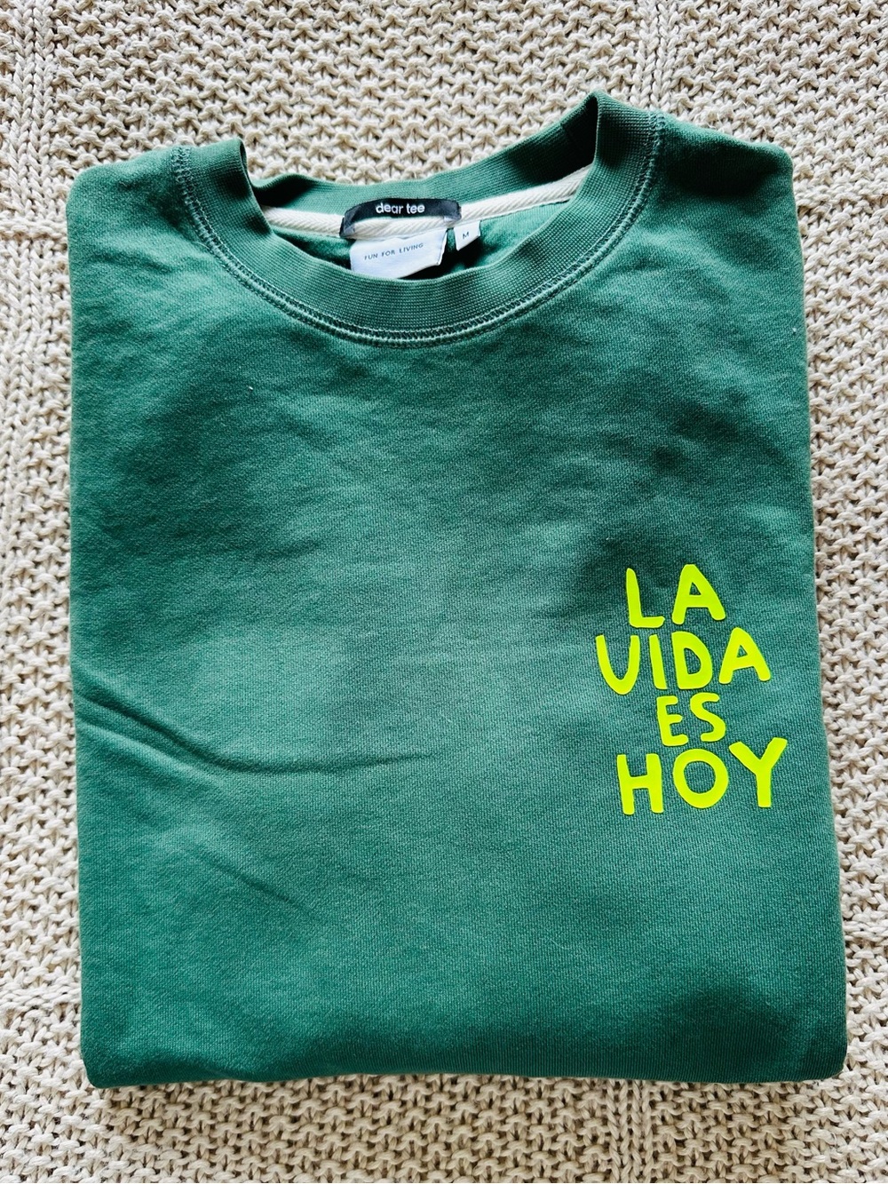 “La Vida Es Hoy" Dear Tee Green Crewneck Sweater